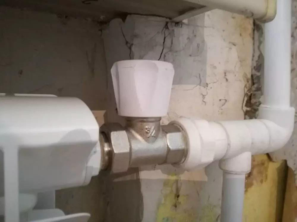 Замена радиатора отопления в квартире