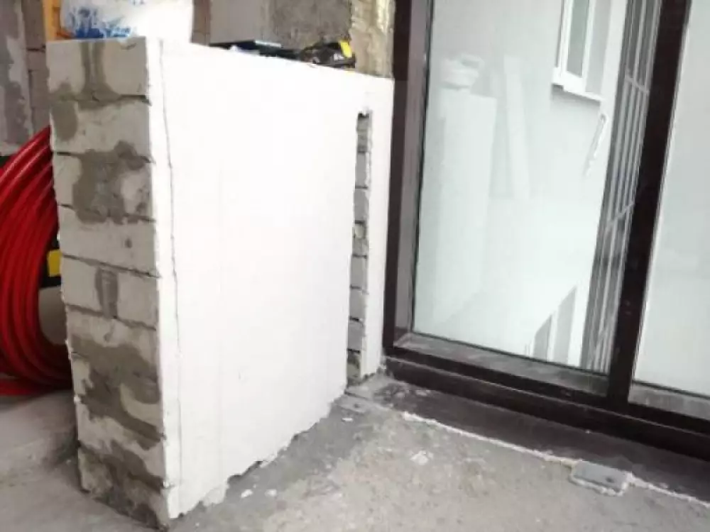 Перенос радиаторов отопления и монтаж теплого пола на лоджии