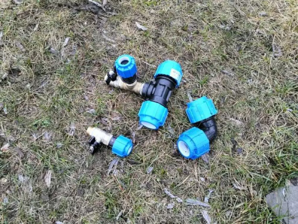 Монтаж летнего водопровода из скважины и разводка водопровода в бане на дачном участке
