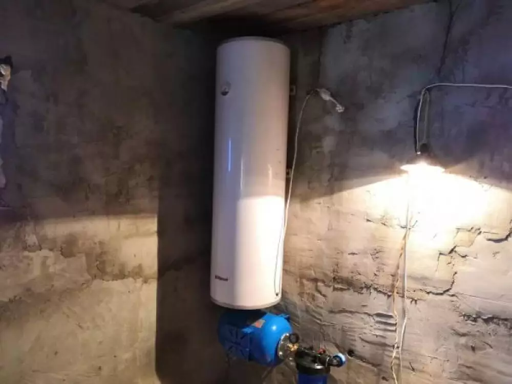 Монтаж летнего водопровода из скважины и разводка водопровода в бане на дачном участке