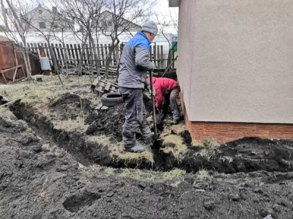Монтаж летнего водопровода из скважины и разводка водопровода в бане на дачном участке