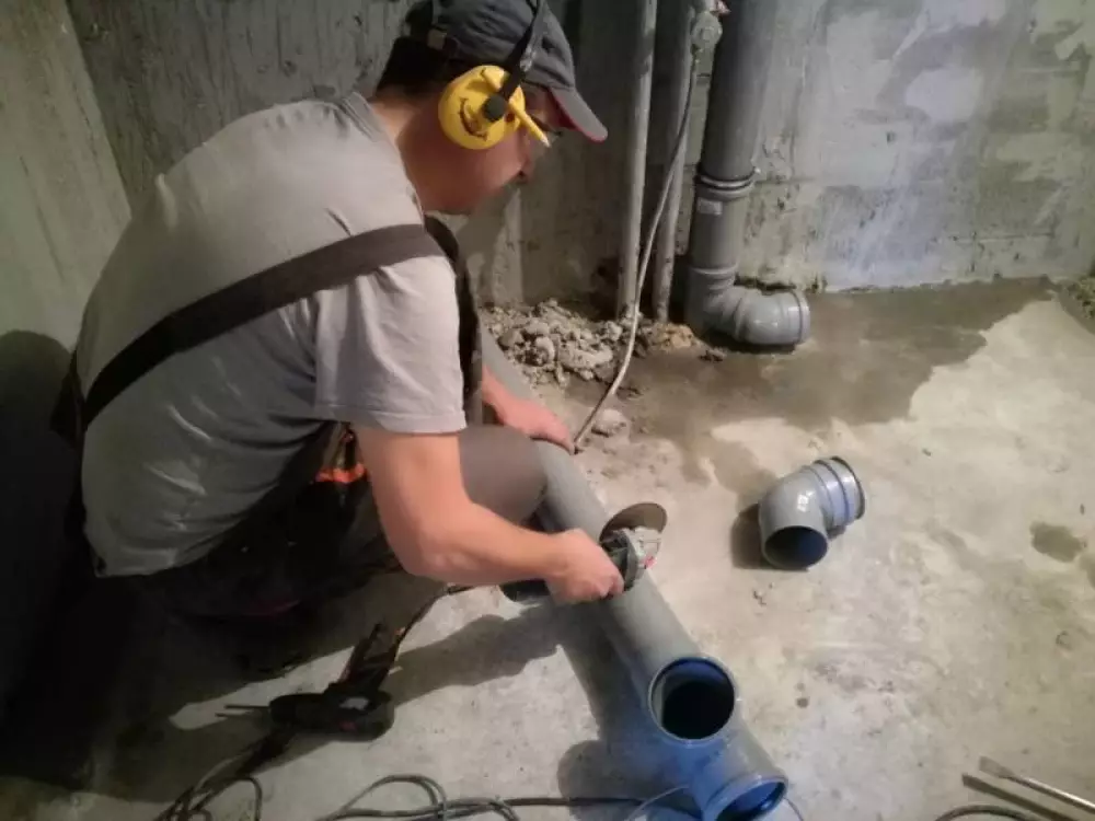 Монтаж водопровода, канализации, полотенцесушителя, установка инсталляций, перенос счетчиков в двух санузлах в новостройке