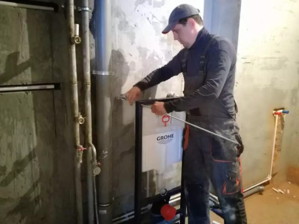 Монтаж водопровода, канализации, полотенцесушителя, установка инсталляций, перенос счетчиков в двух санузлах в новостройке