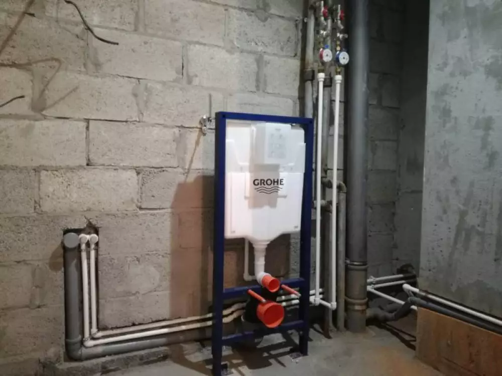 Монтаж водопровода, канализации, полотенцесушителя, установка инсталляций, перенос счетчиков в двух санузлах в новостройке