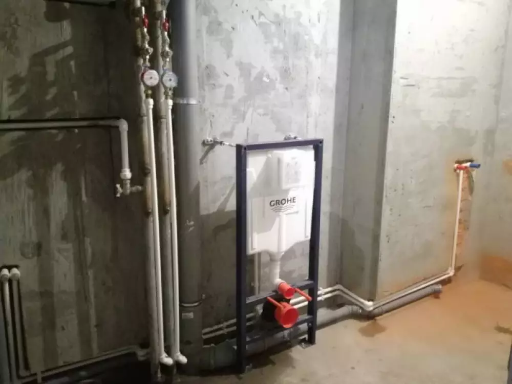 Монтаж водопровода, канализации, полотенцесушителя, установка инсталляций, перенос счетчиков в двух санузлах в новостройке