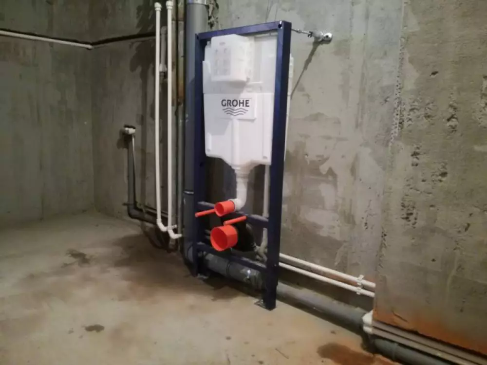 Монтаж водопровода, канализации, полотенцесушителя, установка инсталляций, перенос счетчиков в двух санузлах в новостройке