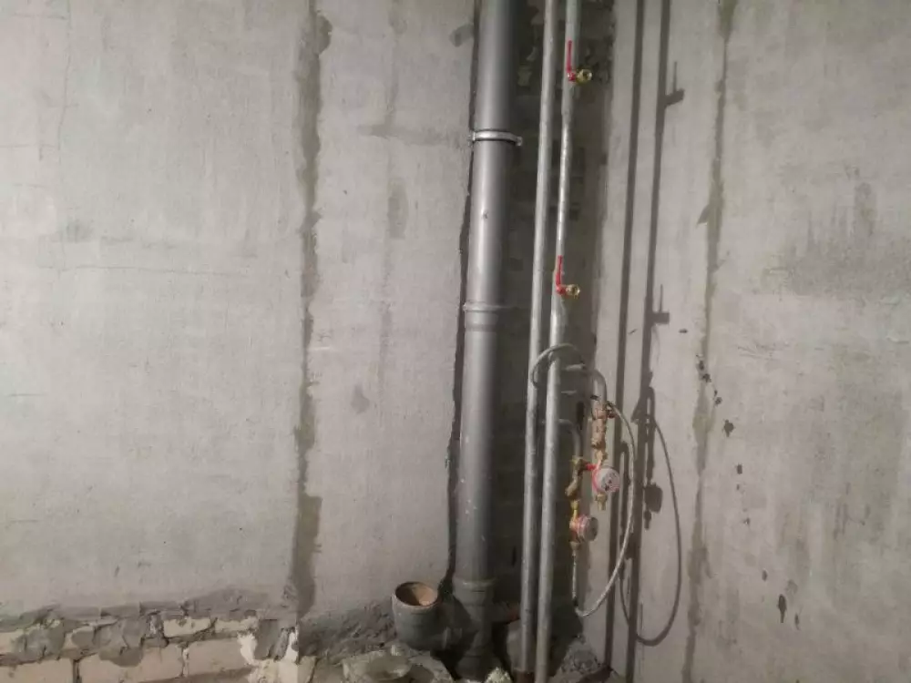 Монтаж водопровода (трубами REHAU), канализации, переделка стояков, установка полотенцесушителя и инсталляции