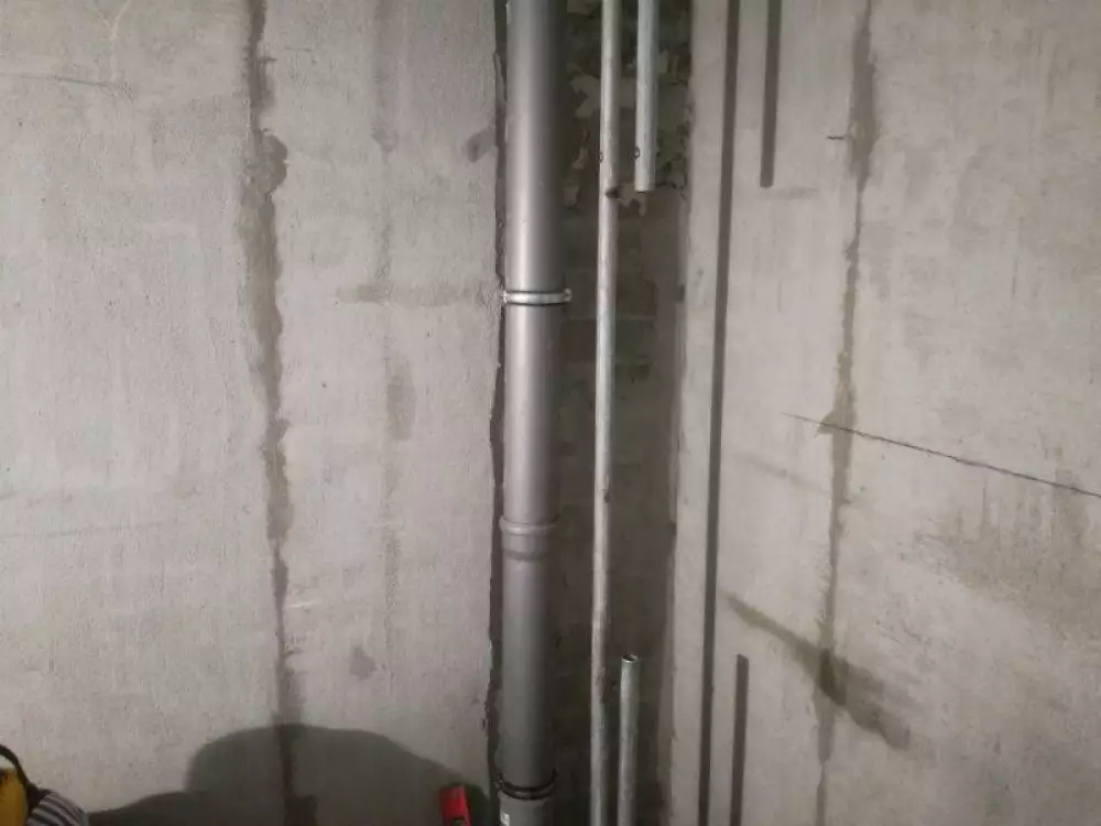 Монтаж водопровода (трубами REHAU), канализации, переделка стояков, установка полотенцесушителя и инсталляции