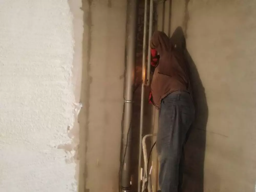 Монтаж водопровода (трубами REHAU), канализации, переделка стояков, установка полотенцесушителя и инсталляции