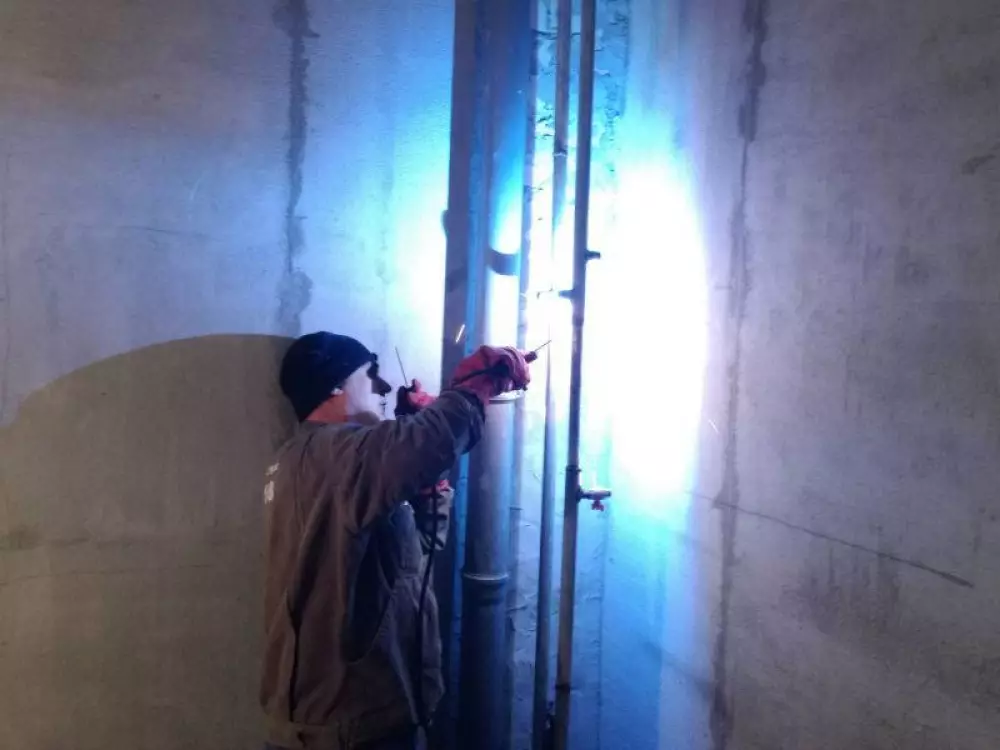 Монтаж водопровода (трубами REHAU), канализации, переделка стояков, установка полотенцесушителя и инсталляции