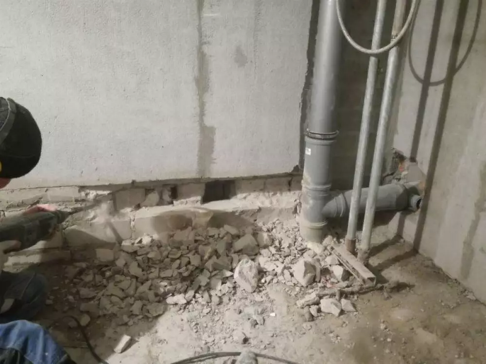 Монтаж водопровода (трубами REHAU), канализации, переделка стояков, установка полотенцесушителя и инсталляции