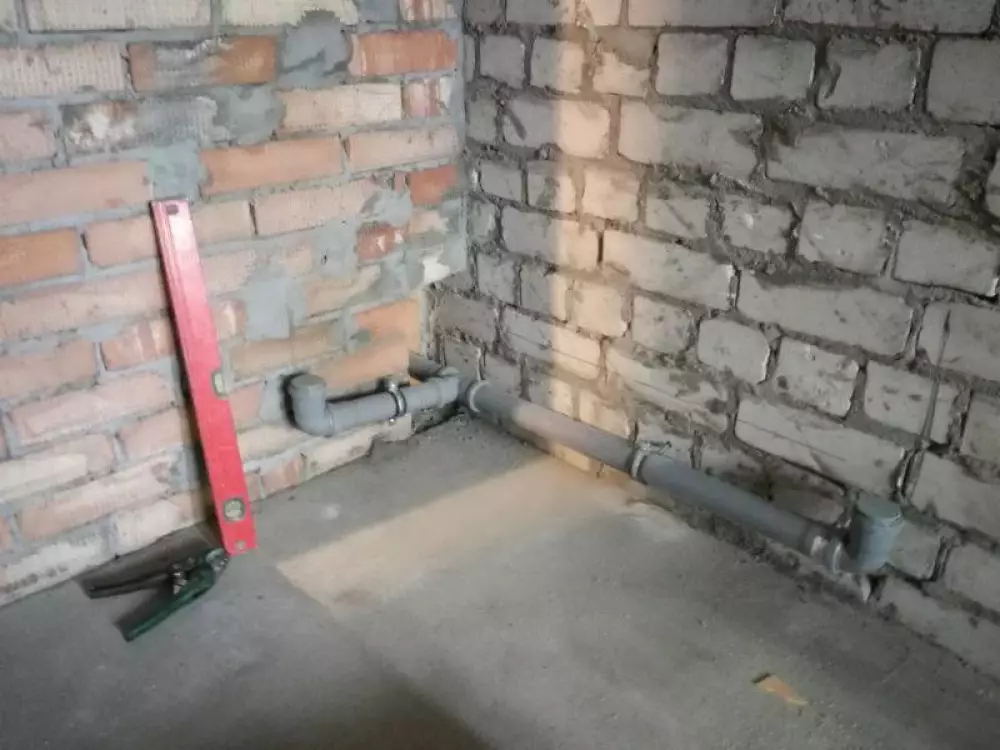 Монтаж водопровода (трубами REHAU), канализации, переделка стояков, установка полотенцесушителя и инсталляции