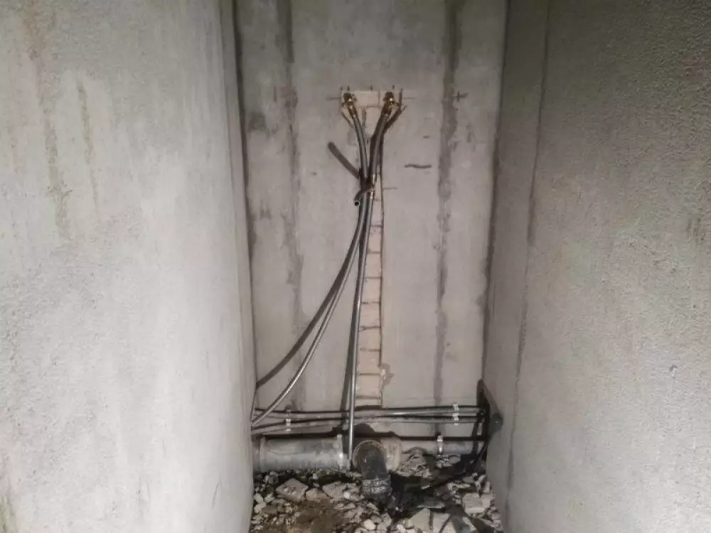 Монтаж водопровода (трубами REHAU), канализации, переделка стояков, установка полотенцесушителя и инсталляции