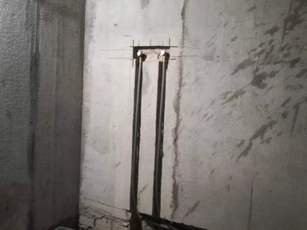 Монтаж водопровода (трубами REHAU), канализации, переделка стояков, установка полотенцесушителя и инсталляции