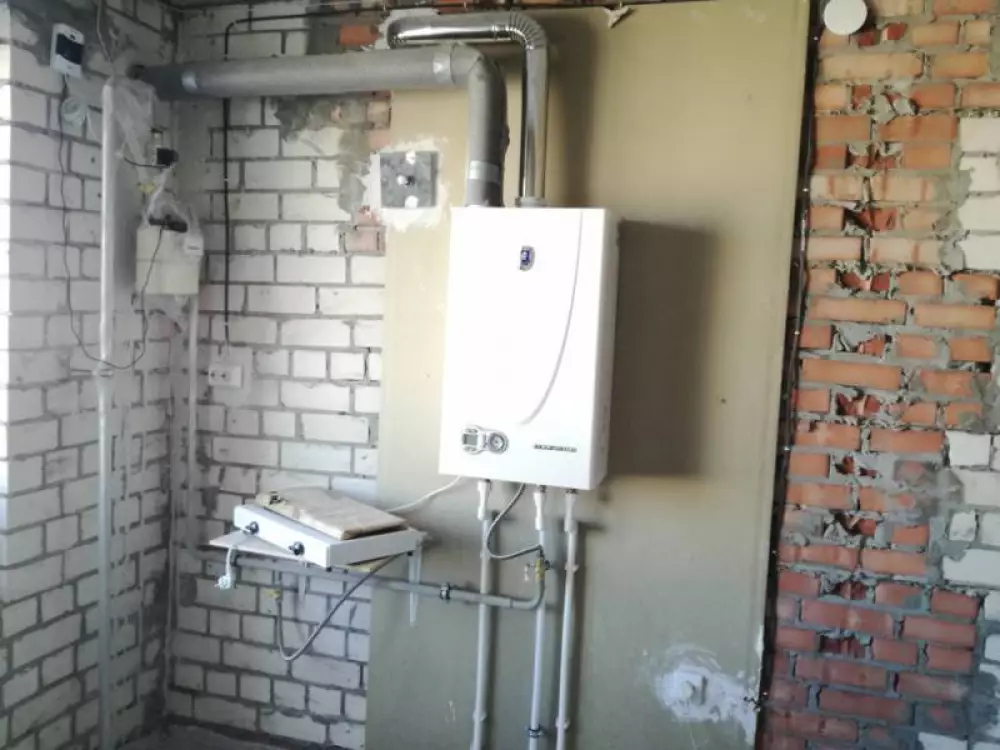 Монтаж водопровода канализации, перенос котла отопления в новостройке