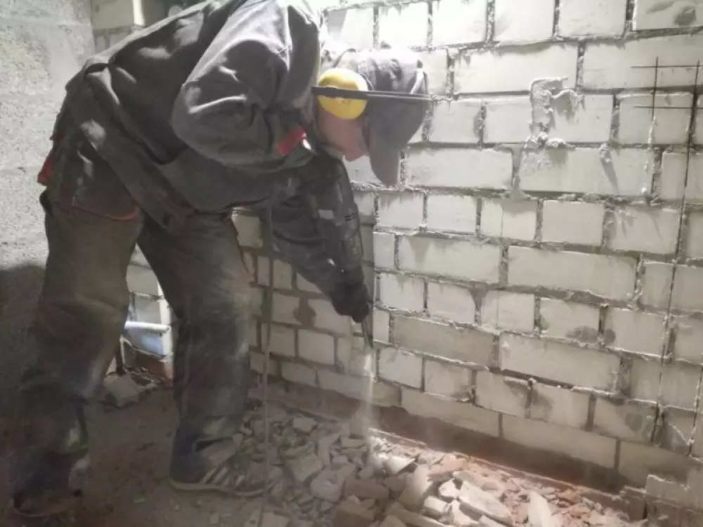 Монтаж водопровода канализации, перенос котла отопления в новостройке