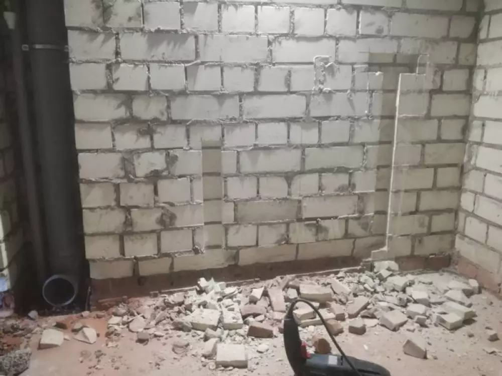 Монтаж водопровода канализации, перенос котла отопления в новостройке