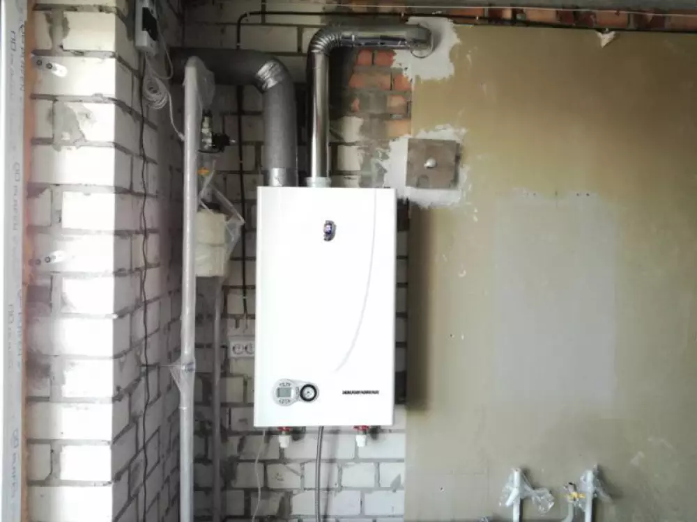 Монтаж водопровода канализации, перенос котла отопления в новостройке