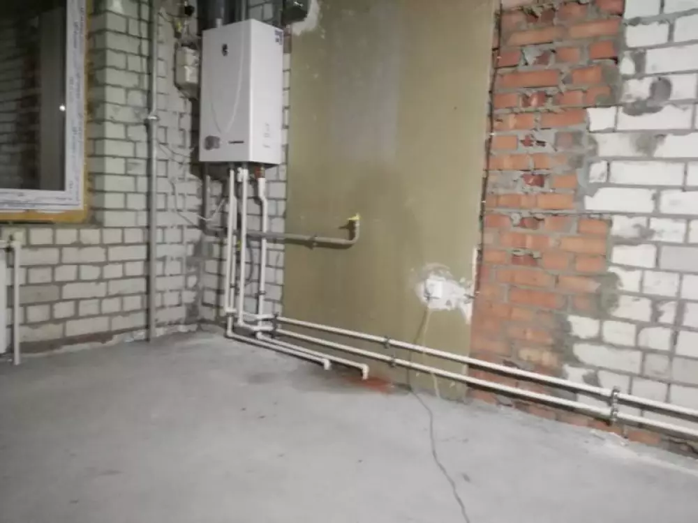 Монтаж водопровода канализации, перенос котла отопления в новостройке