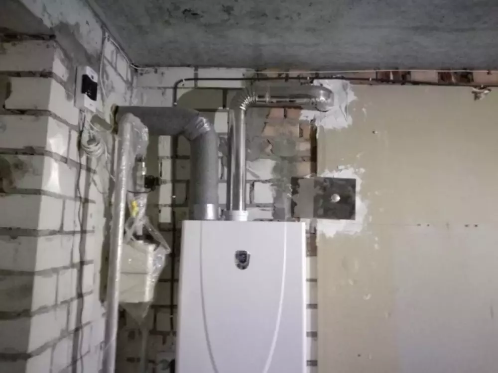 Монтаж водопровода канализации, перенос котла отопления в новостройке