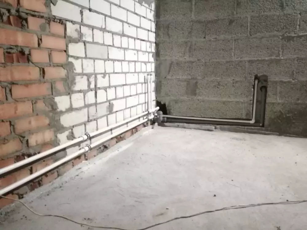 Монтаж водопровода канализации, перенос котла отопления в новостройке