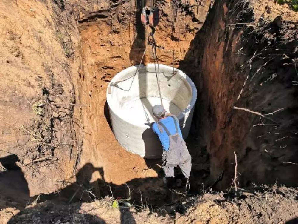 Монтаж летнего водопровода из накопительной емкости монтаж канализации и септика из бетонных колец на дачном участке