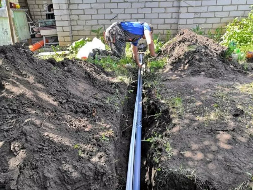 Монтаж летнего водопровода из накопительной емкости монтаж канализации и септика из бетонных колец на дачном участке