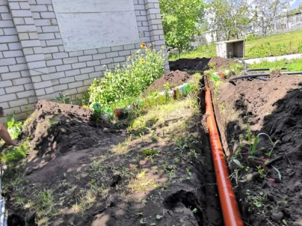 Монтаж летнего водопровода из накопительной емкости монтаж канализации и септика из бетонных колец на дачном участке