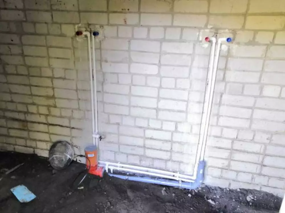 Монтаж летнего водопровода из накопительной емкости монтаж канализации и септика из бетонных колец на дачном участке