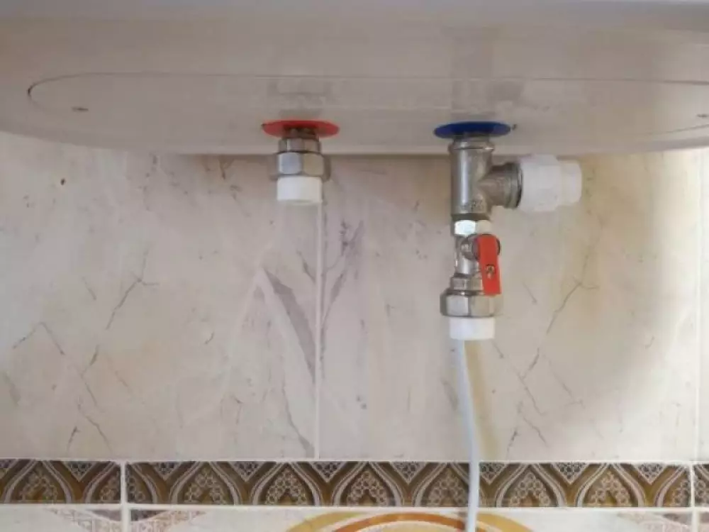 Монтаж водопровода, канализации, установка сантехники в частном доме