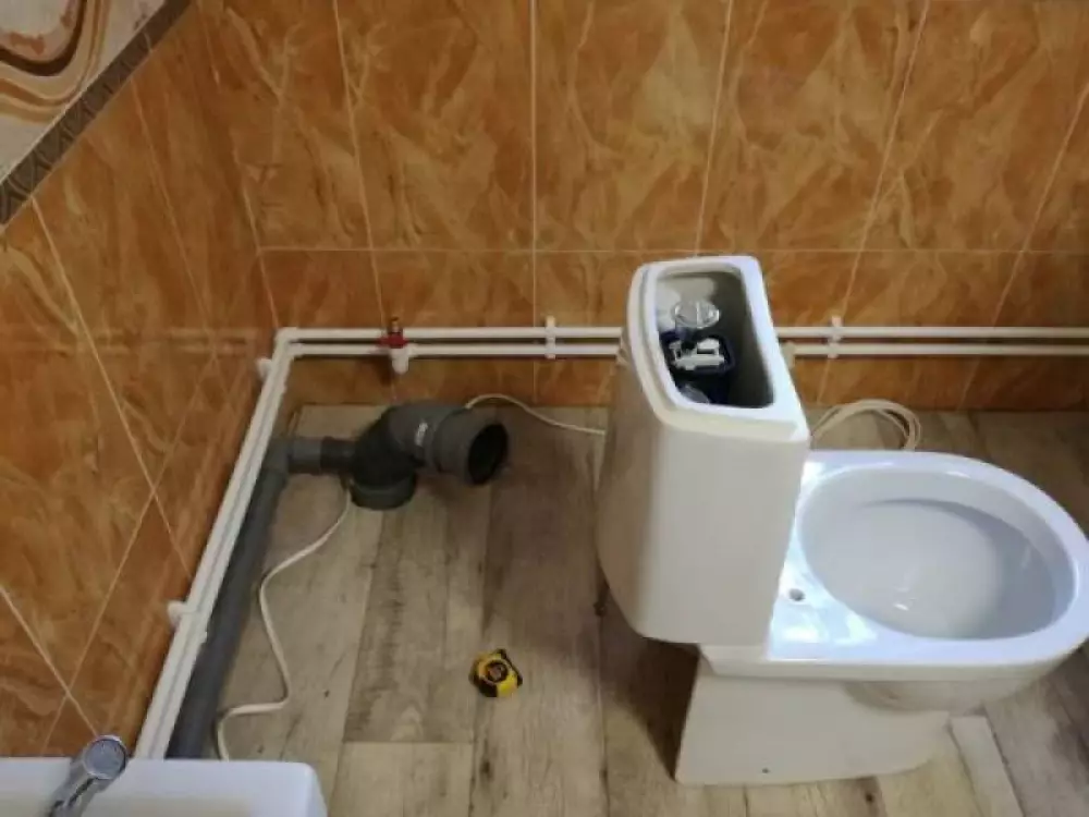 Монтаж водопровода, канализации, установка сантехники в частном доме