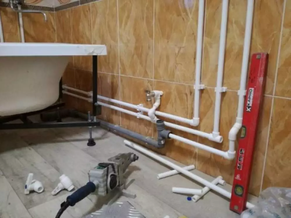 Монтаж водопровода, канализации, установка сантехники в частном доме