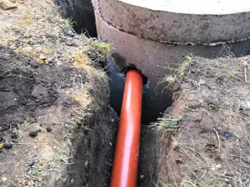 Монтаж водопровода из колодца и канализации на дачном участке