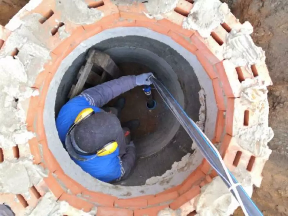 Монтаж водопровода из скважины в частном доме