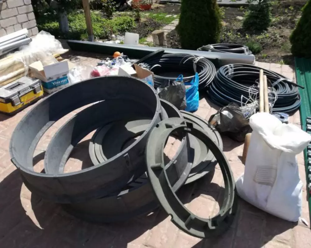 Монтаж летнего водопровода из скважины и поливного водопровода