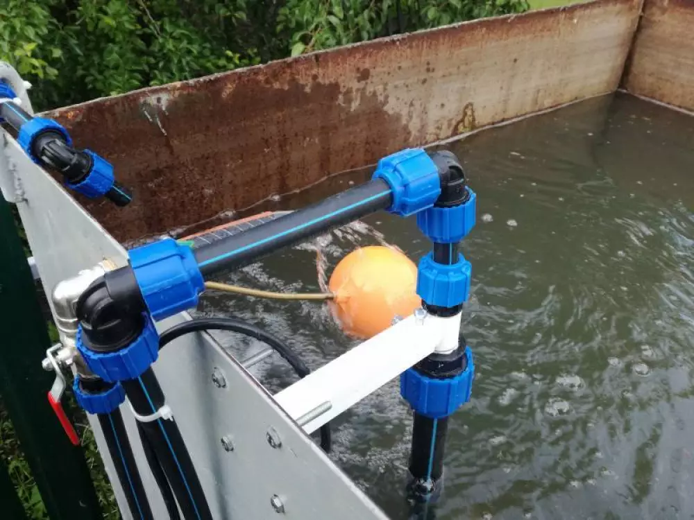 Монтаж летнего водопровода из скважины и поливного водопровода