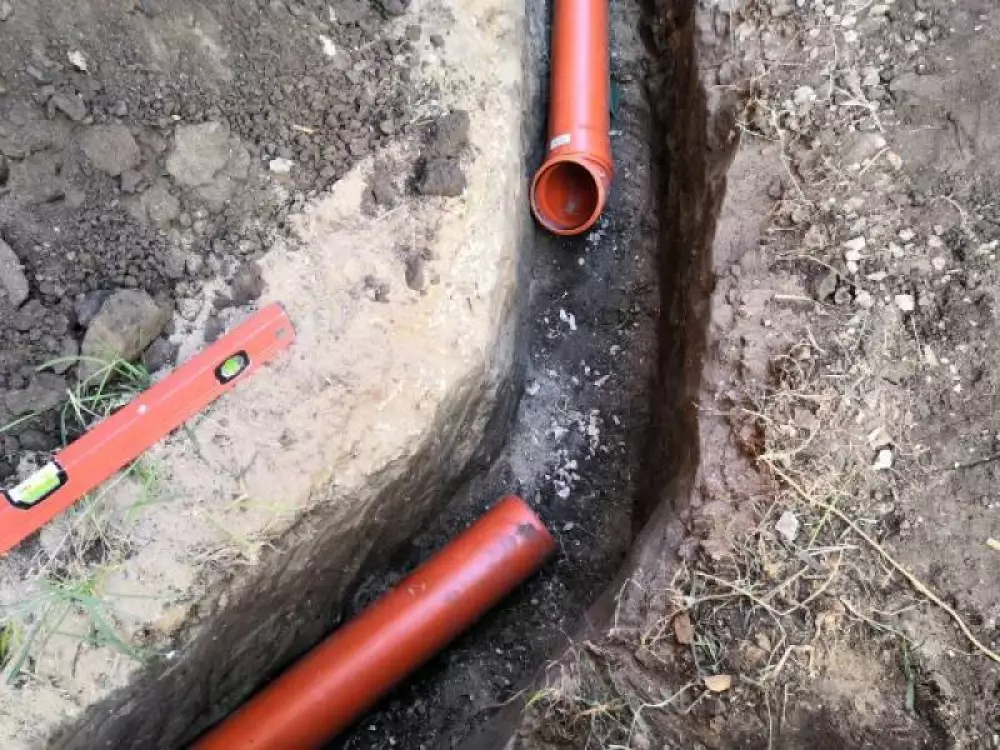 Монтаж водопровода из колодца и канализации на дачном участке