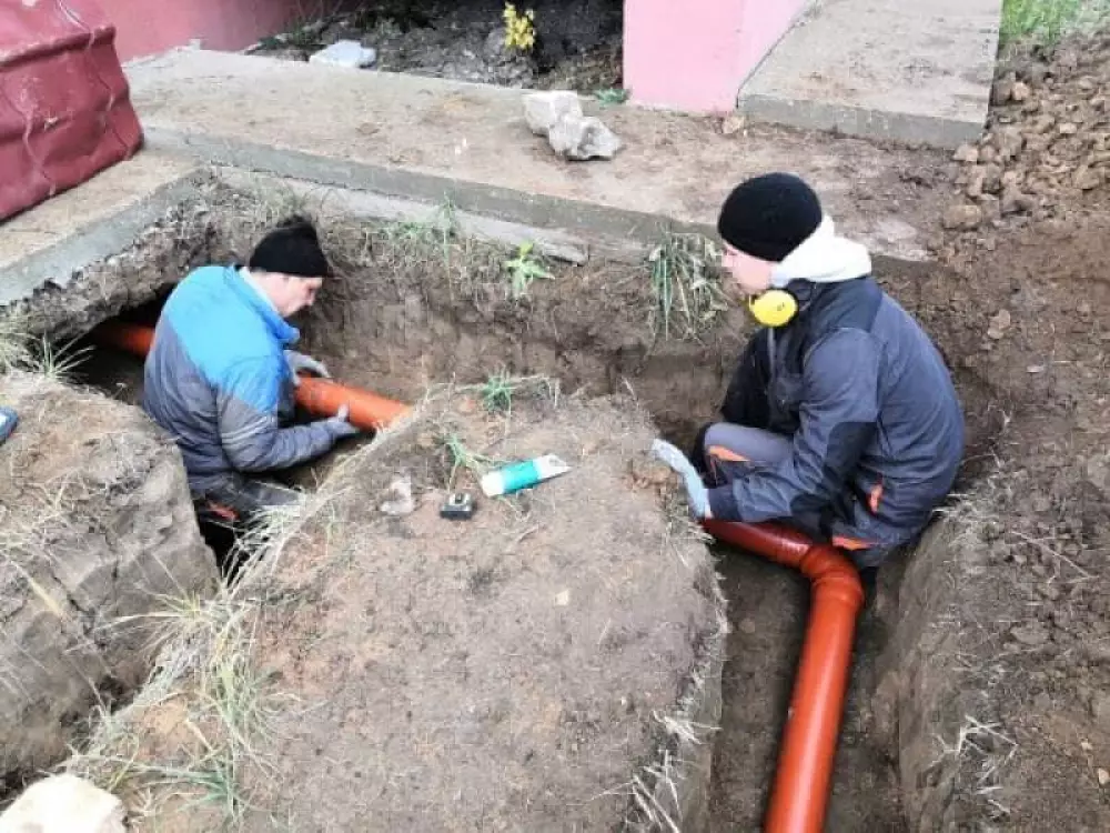 Монтаж септика из бетонных колец в частном доме