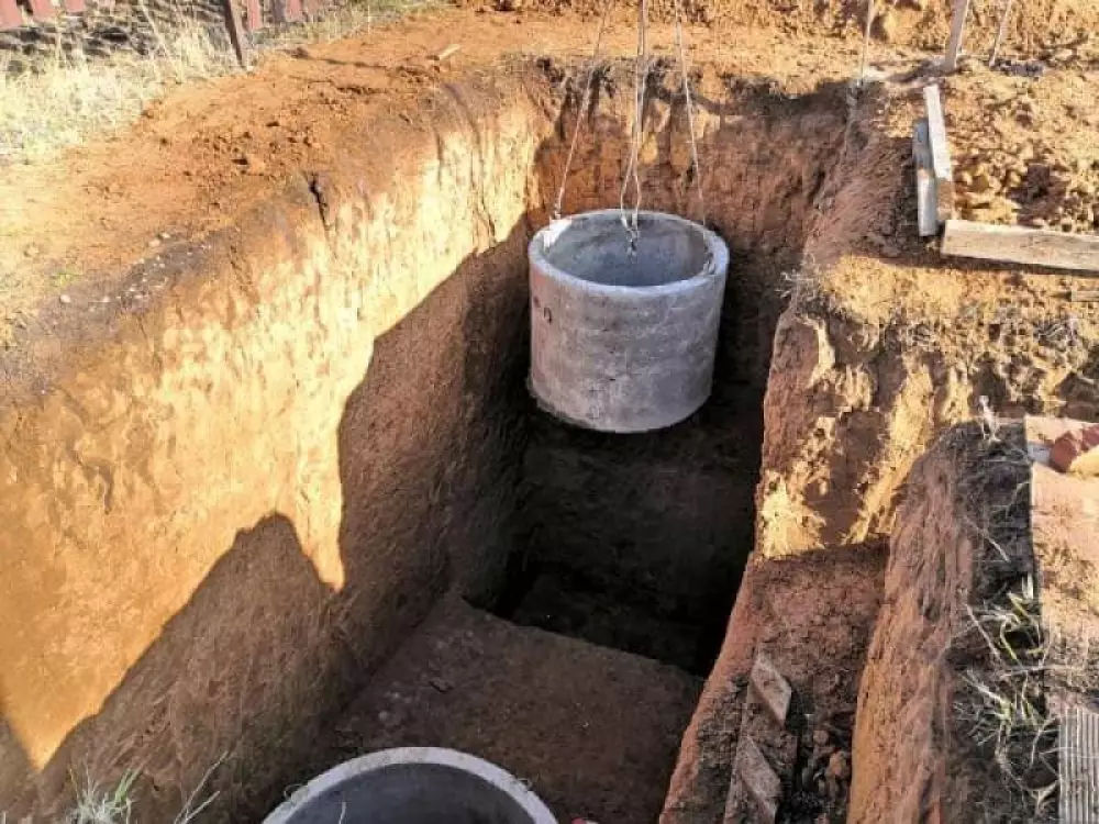 Монтаж септика из бетонных колец в частном доме