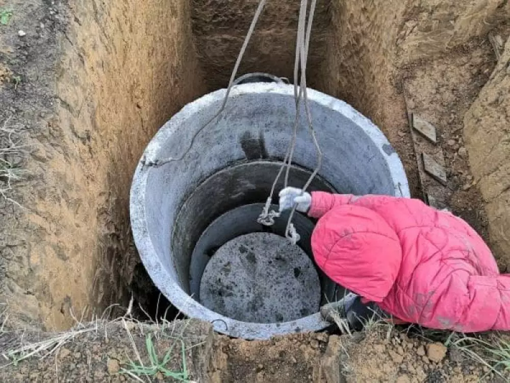 Монтаж септика из бетонных колец в частном доме