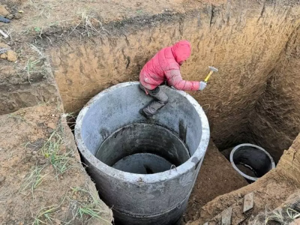 Монтаж септика из бетонных колец в частном доме