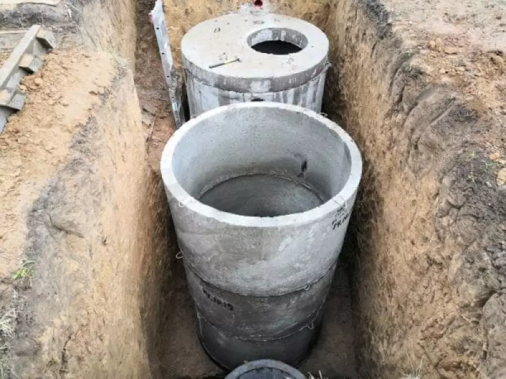 Монтаж септика из бетонных колец в частном доме