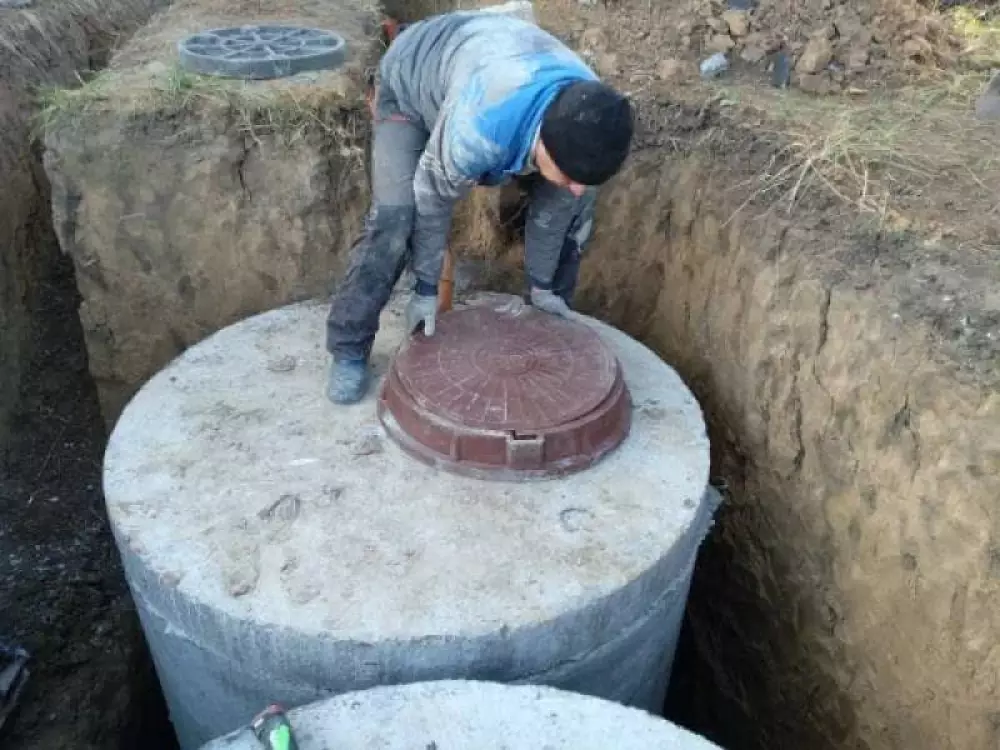 Монтаж септика из бетонных колец в частном доме