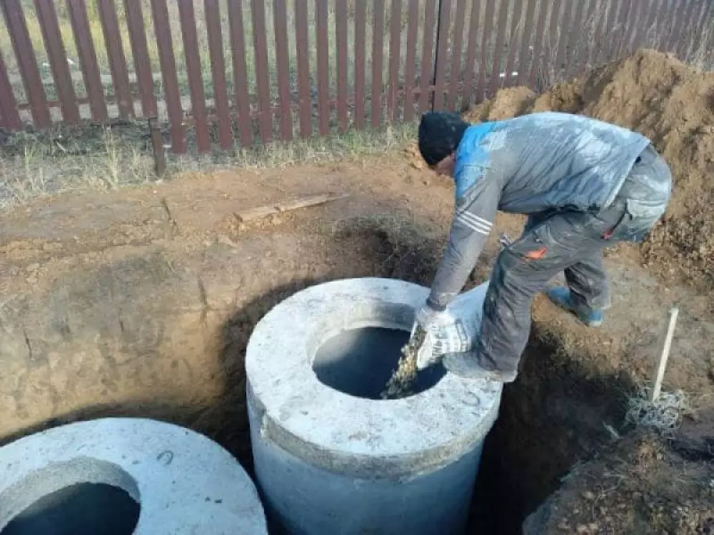 Монтаж септика из бетонных колец в частном доме