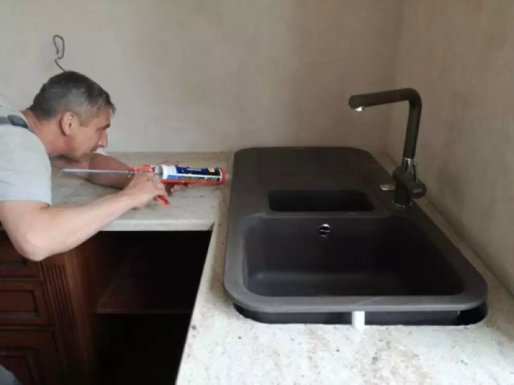Установка измельчителя на кухонную мойку