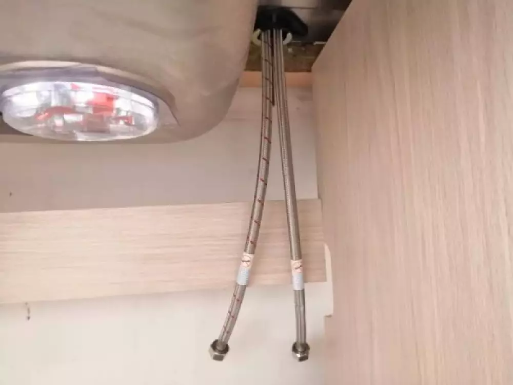 Установка кухонной мойки в квартире