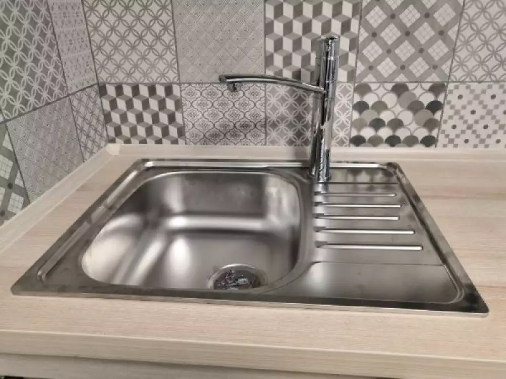 Установка кухонной мойки в квартире