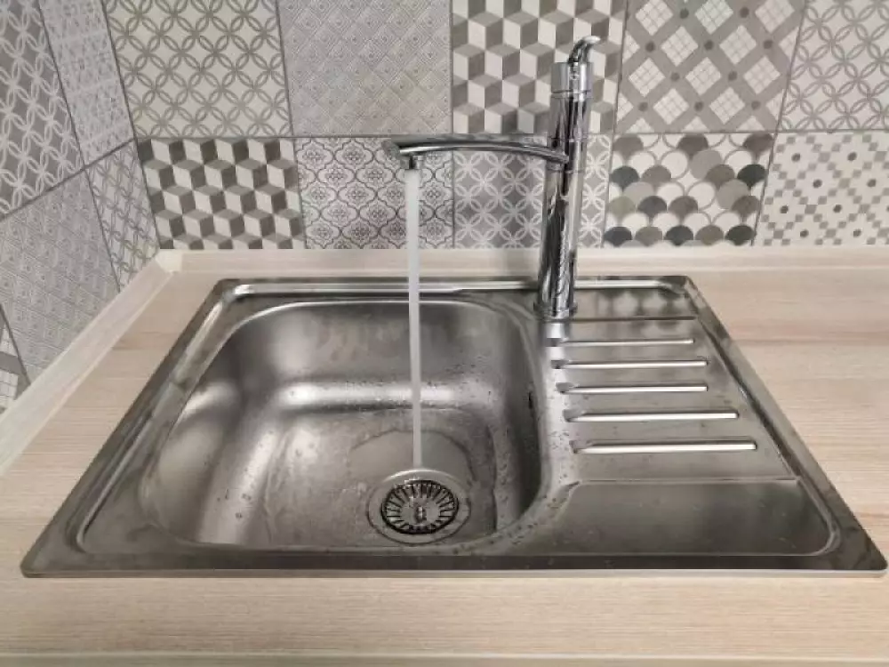 Установка кухонной мойки в квартире