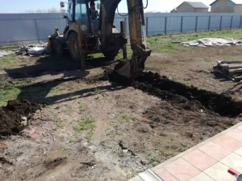 Земляные работы экскаватором, вручную
